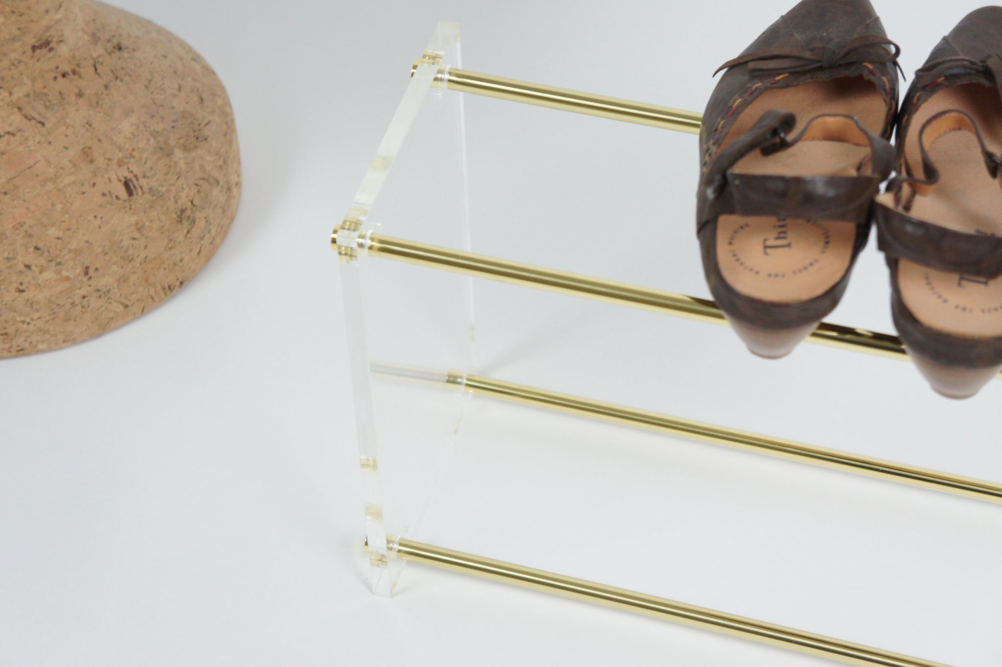 Schuhregal  messing Glas Shoe Rack brass and glass large Schuhe Aufbewahrung Garderobe acrylic acrylglas plexiglas handmade in Deutschland minimalistisch minimalism