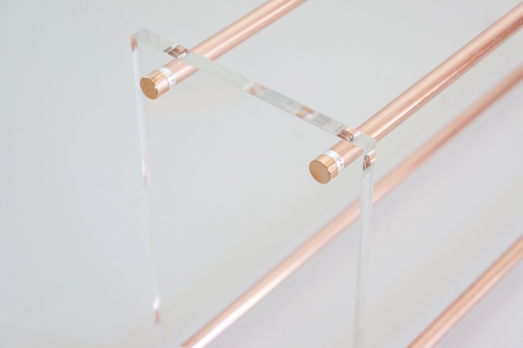 Kupfer Schuhregal brass Glas Shoe Rack brass and glass large Schuhe Aufbewahrung Garderobe acrylic acrylglas plexiglas handmade in Deutschland minimalistisch minimalism