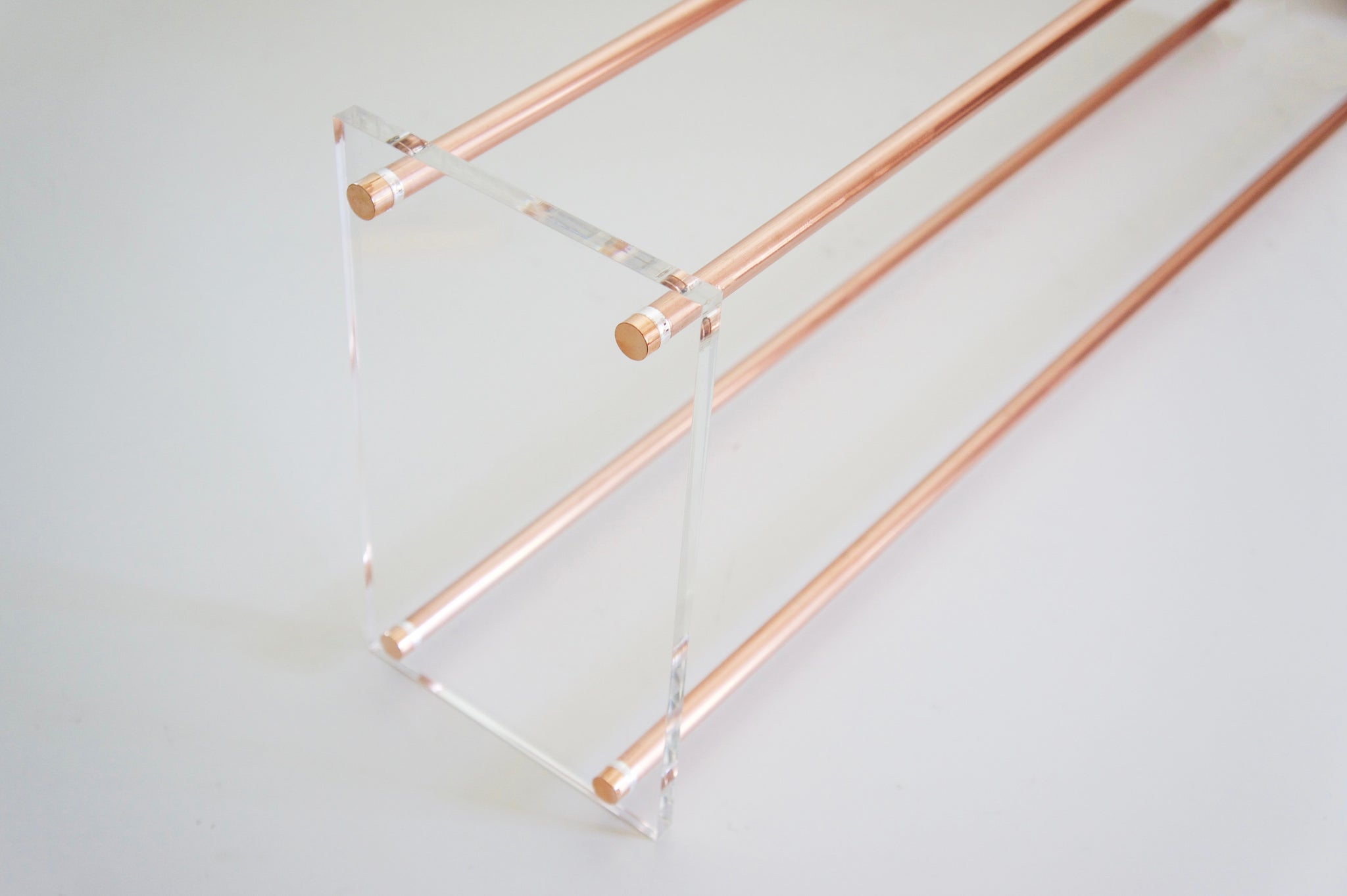 Kupfer Schuhregal brass Glas Shoe Rack brass and glass large Schuhe Aufbewahrung Garderobe acrylic acrylglas plexiglas handmade in Deutschland minimalistisch minimalism