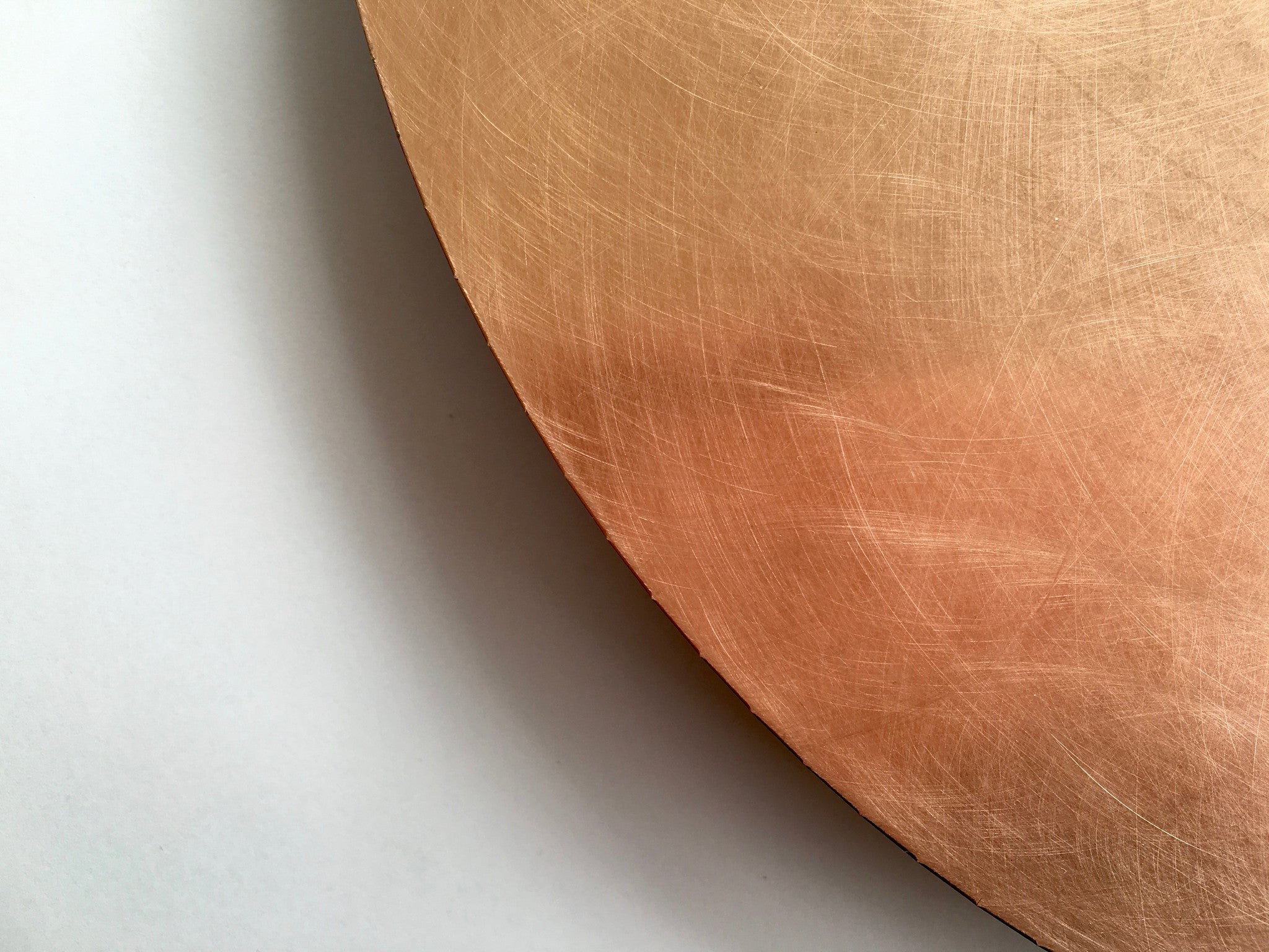 messing wanduhr brass wall clock silent lautlos handmade unikat unique minimalism minimalistisch Minimalismus elegant einzigartig Einzelstück unique