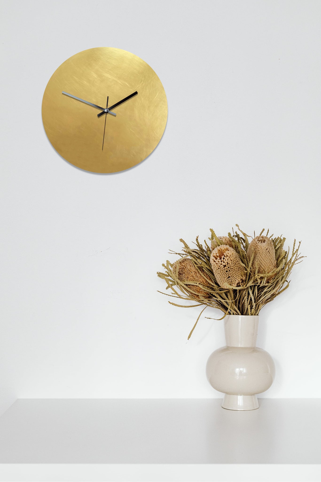 messing wanduhr brass wall clock silent lautlos handmade unikat unique minimalism minimalistisch Uhr