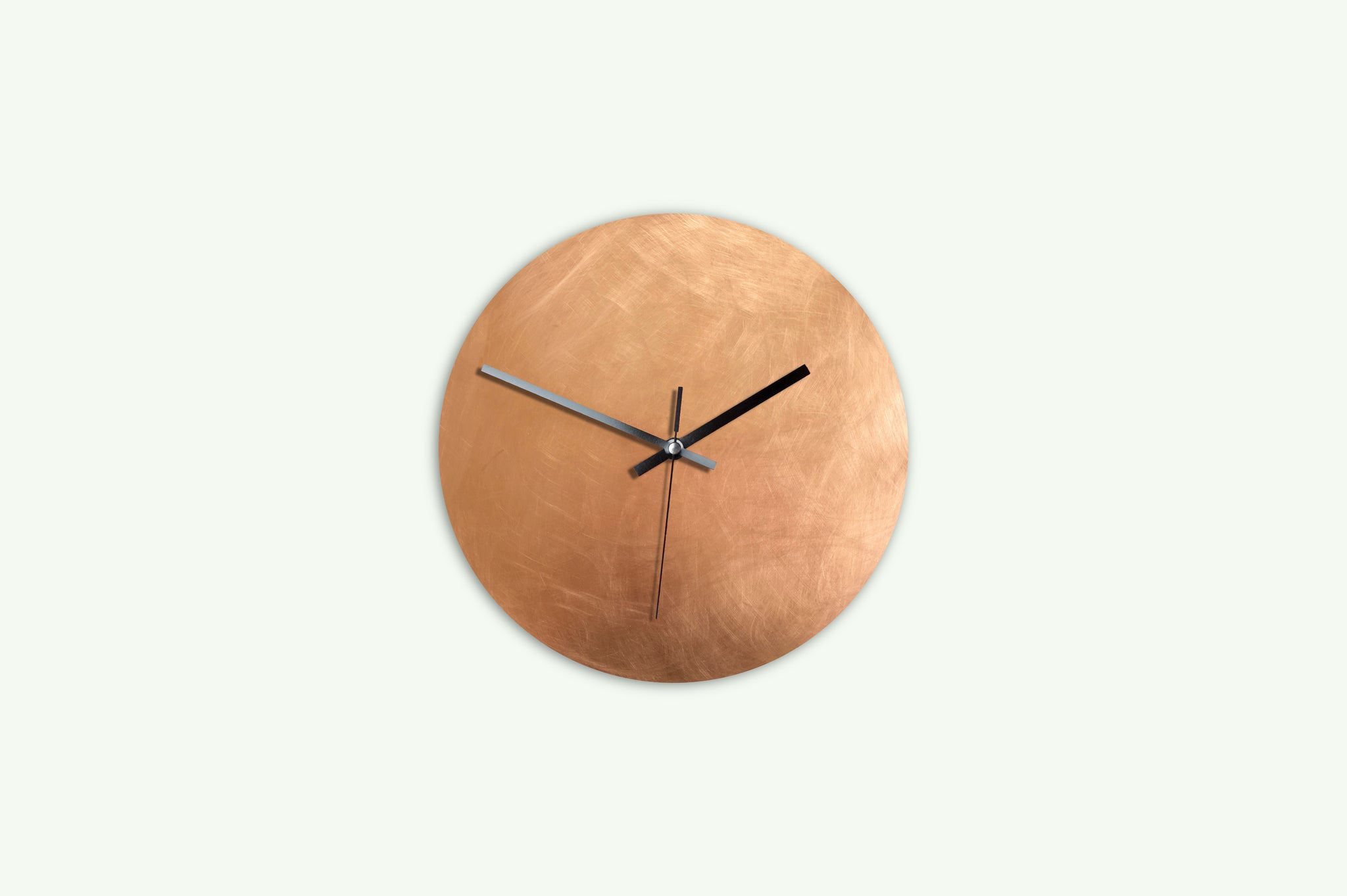 kupfer wanduhr copper wall clock silent lautlos handmade unikat unique patina minimalistisch Minimalismus minimalism 